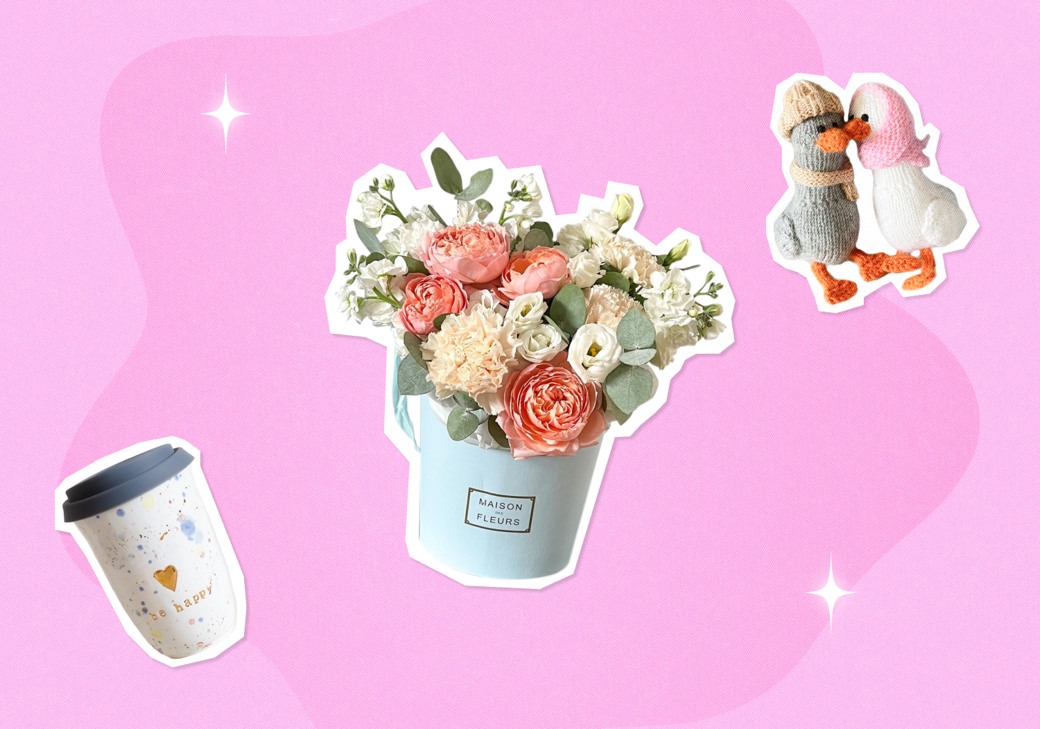 Fundo rosa com itens diversos sobrepostos: amiguris, vaso com plantas e um copo personalizado