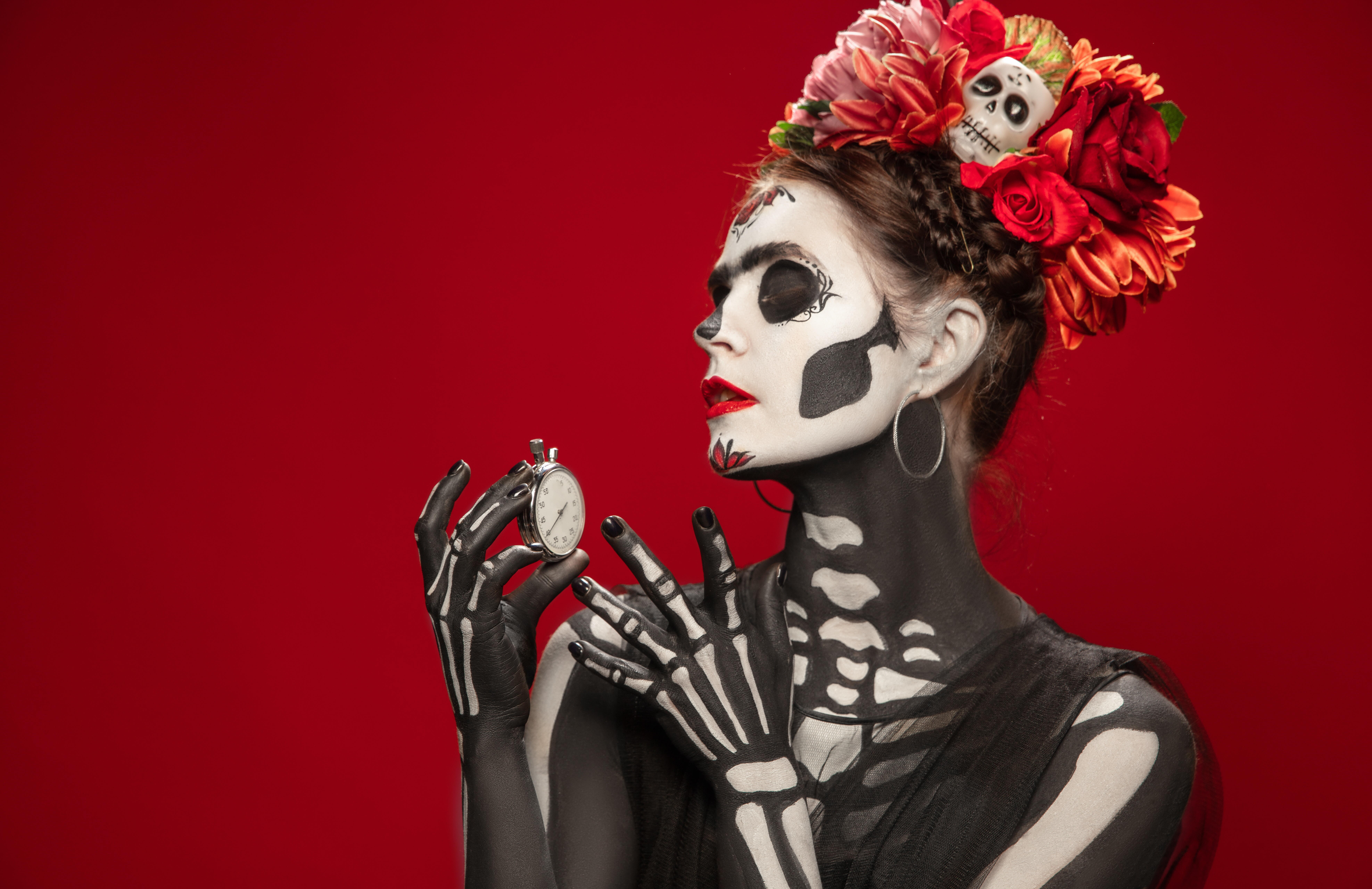 Transforme seu look de Halloween em minutos com esta tiara de flores