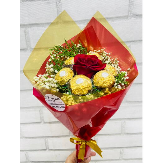Buquê De Bombons Ferrero Rocher Com Rosa
