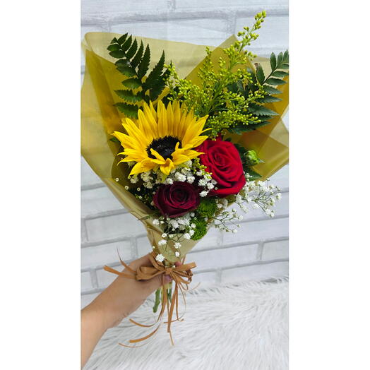 Ramalhete Girassol Com Rosas Kraft: