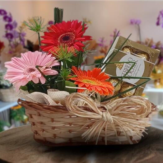 3 GERBERAS NA CESTA DUPLA DE VIME E FERRERO ROCHER DE 8 UNIDADES