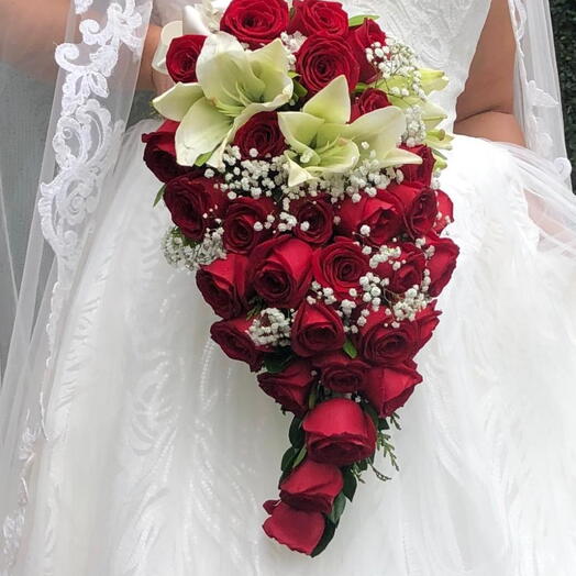 Buquê de noiva Karina com Rosas e Lirios