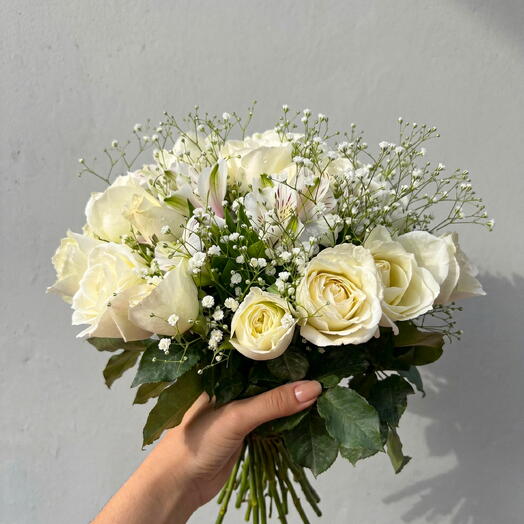 Bouquet de Rosas Brancas no Vidro