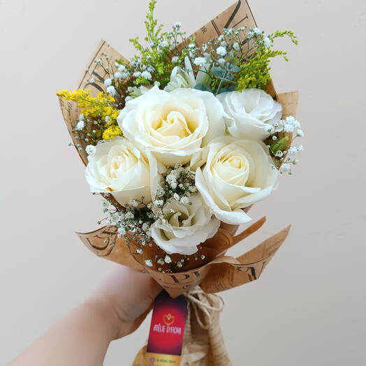 Buquê de Rosas brancas - Pureza em Três Rosas