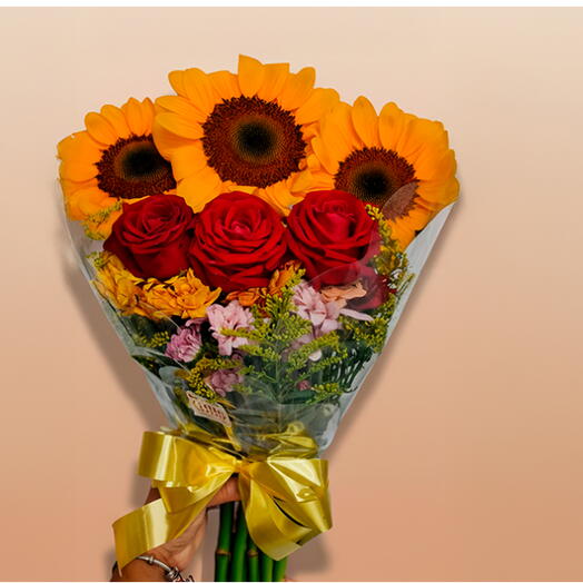 Buquê com Girassois, Rosas e flores do campo – Personalizado com Plaquinha e Cartinha