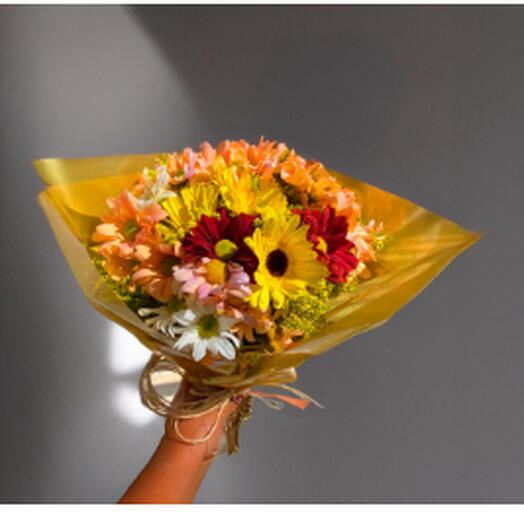Buquê Luz e Poesia – Flores do Campo e Gerberas