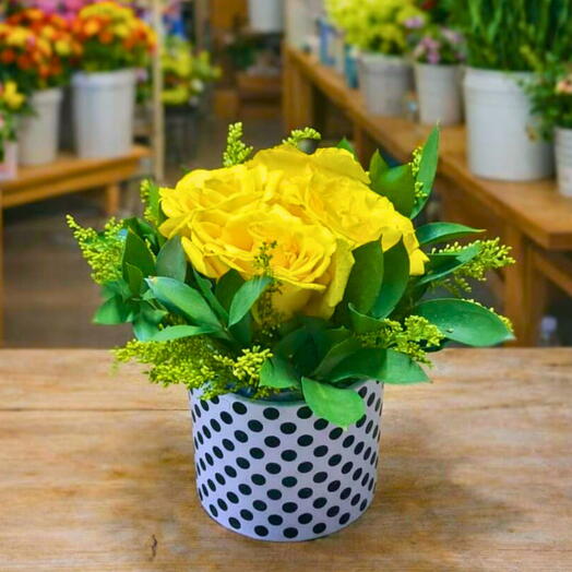 Arranjo no Vaso Cerâmica com Rosas Amarelas