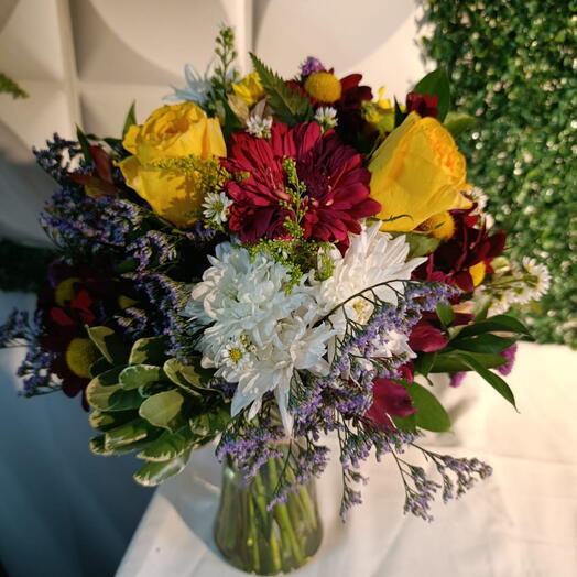 Mix de Flores Coloridas no Vaso de Vidro