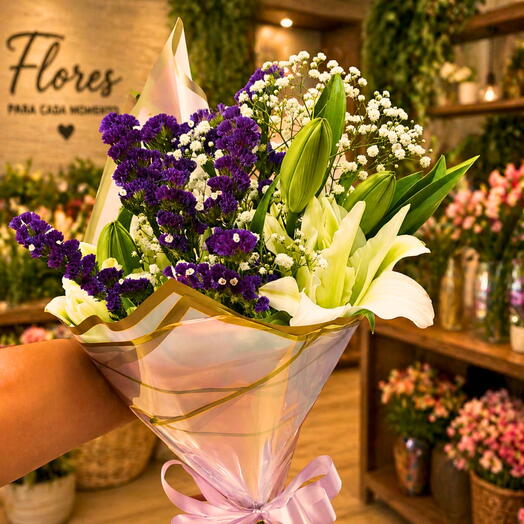 Bouquet com lirios brancos dobrados e perfumados
