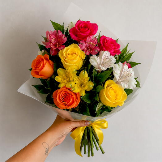 Buquê Com 6 Rosas Coloridas E Astromelias