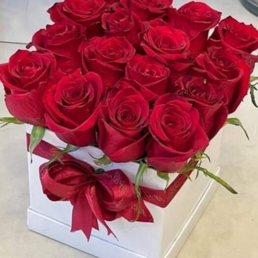 Box com 16 Rosas Colombianas