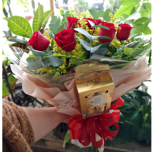 Buquê 6 Rosas + Ferrero