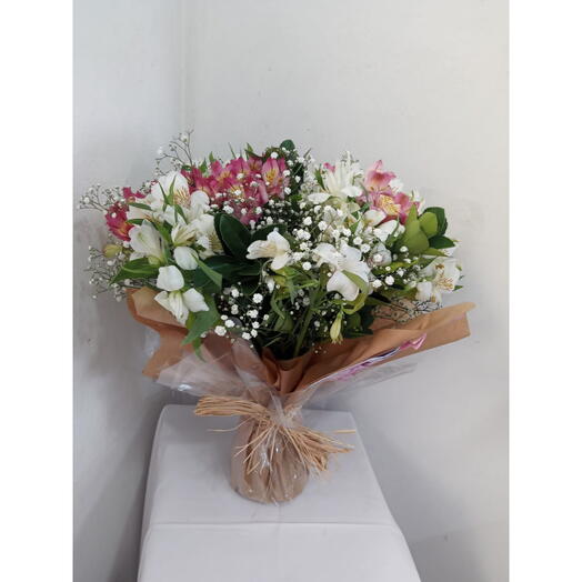 Classico Buquê Alstroemerias Cor de Rosa e Branca