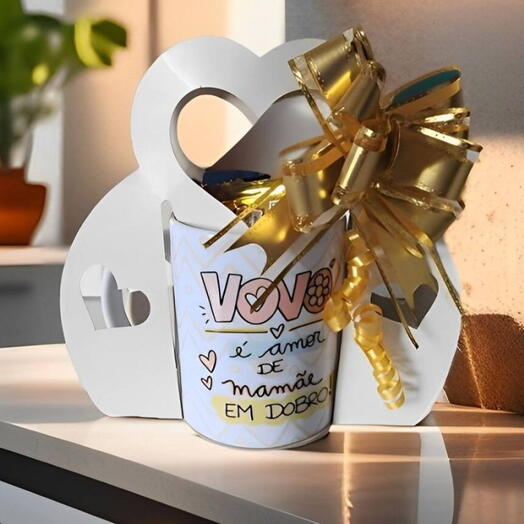 Presente Vo: Caneca Vovo e Amor De Mamãe Em Dobro na caixa coração com Chocolates