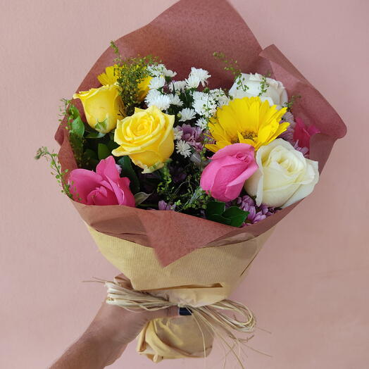 Buquê Radiante Com Rosas