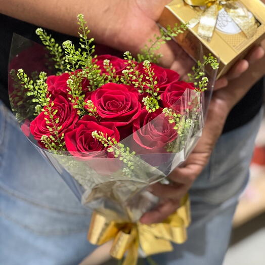 Buquê Minimalista com 8 Rosas e Ferrero Rocher T4