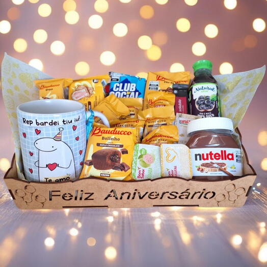 Cesta Cafe da Manhã Feliz Aniversario com Caneca Personalizada