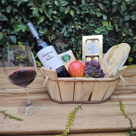 Cesta de Vinho Casillero del Diablo, Queijo, frutas e Chocolate