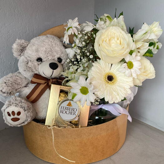 Cesta c Flores Brancas