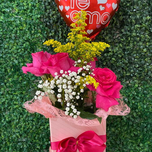 Box de rosas com 4 e 1 ferrou  roche romântico