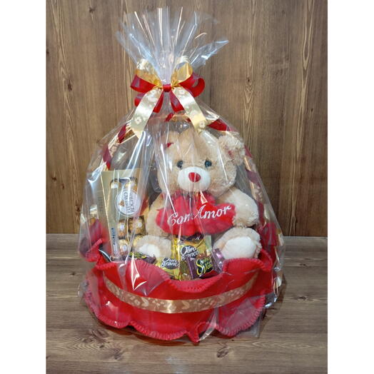Cesta Romântica Vermelha com Urso, Ferreiro Rocher e Bombons