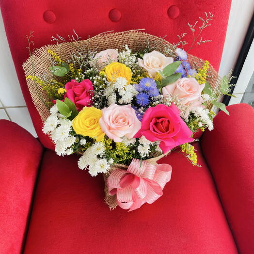 Buquê de Rosas Coloridas