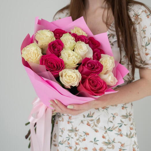 16 rosas PREMIUM mistas em um buquê