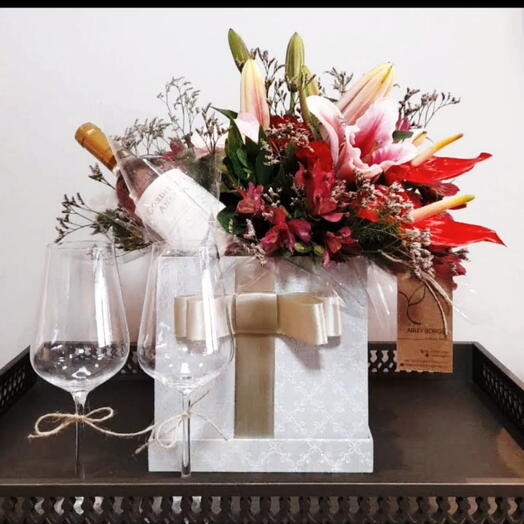 Box luxo G Com Mix de Flores e Vinho Rose