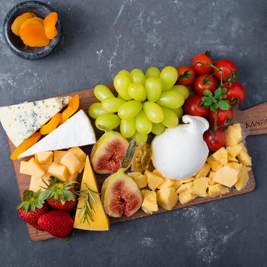 TABUA DE QUEIJOS E BURRATA