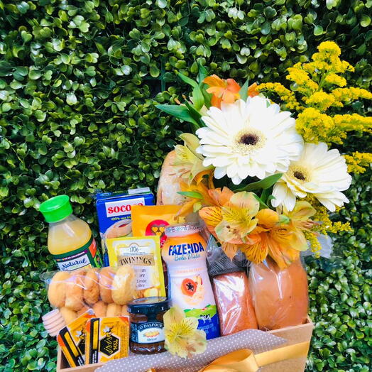 Cesta de Cafe da Manhã com Flores