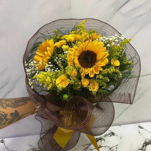 Buquê de Girassois e Mini Rosas na Tela
