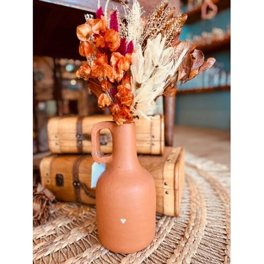 Flores Secas em Vaso de Barro
