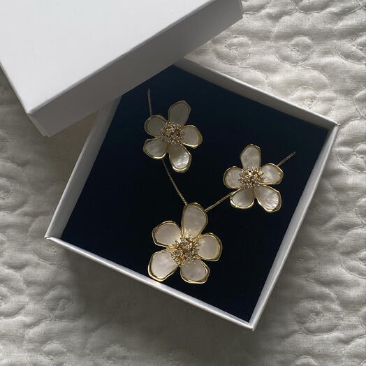 Conjunto Flor Prime com Zirconias Banhado a Ouro 18k