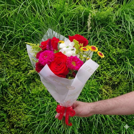Trio de Rosas Vermelhas com balão coração "Feliz Dia Das Mães"