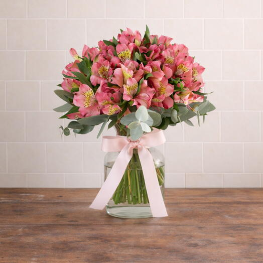 Arranjo de Astromelias Rosas em Vaso de Vidro | La Floricultura