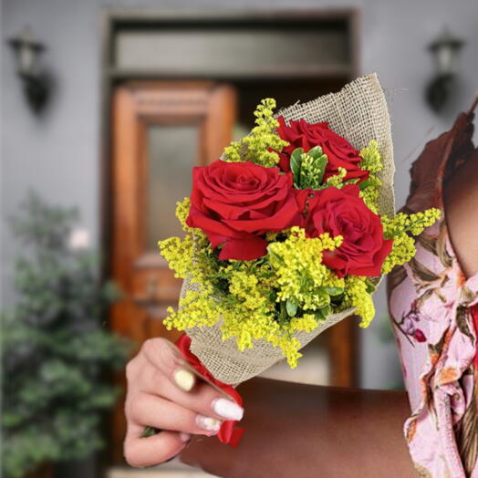 Buquê 3 Rosas Importadas na Juta
