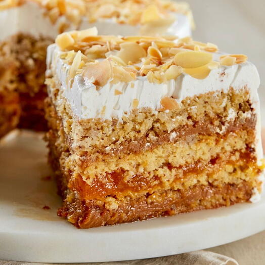 Bolo de Amêndoas com Damasco e Doce de Leite