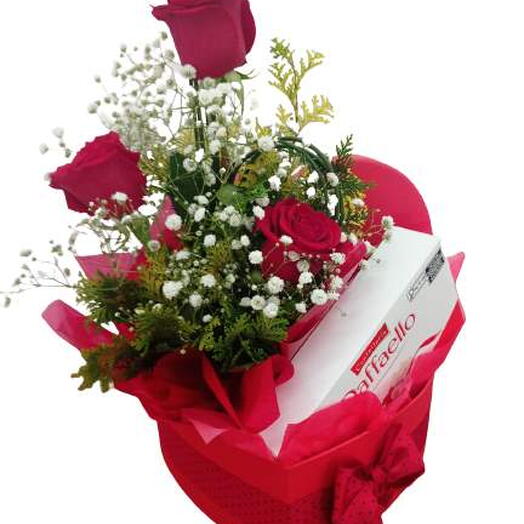 Box Coração Com Rosas E Raffaello