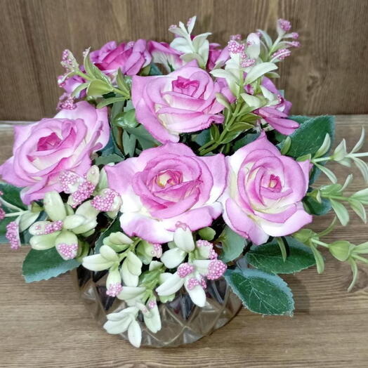 Vaso de porcelana com rosas