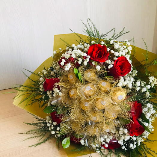 Buquê Ferrero Rocher   Rosas Naturais