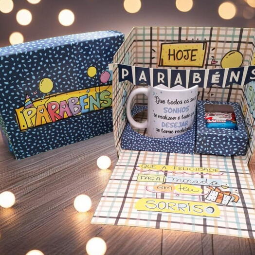 Presente Aniversario na Caixa Surpresa Parabens " Azul " com Chocolates