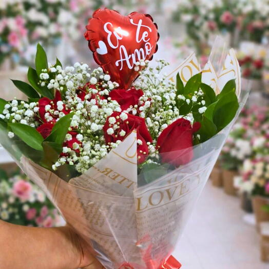 Bouquet com 6 Rosas e Coração Eu Te Amo