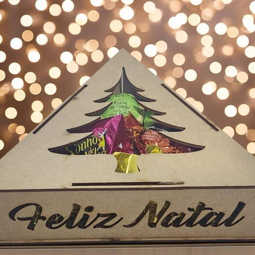 Caixa Pinheiro de Natal em Mdf com Chocolates e Trufas Cacau Show