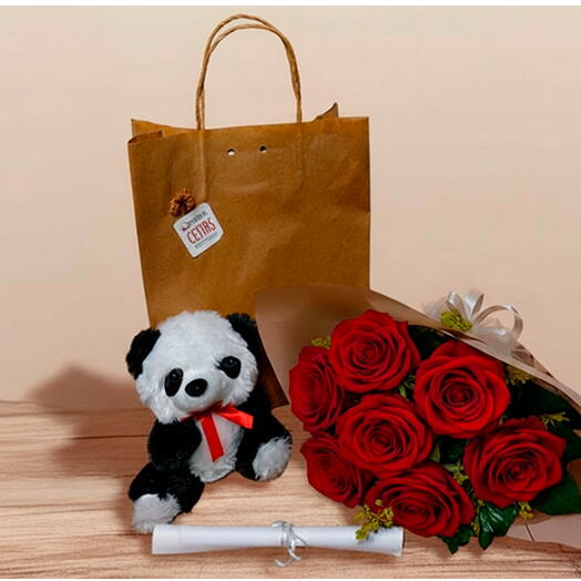 Buquê com 6 Rosas + Pelucia Pandinha