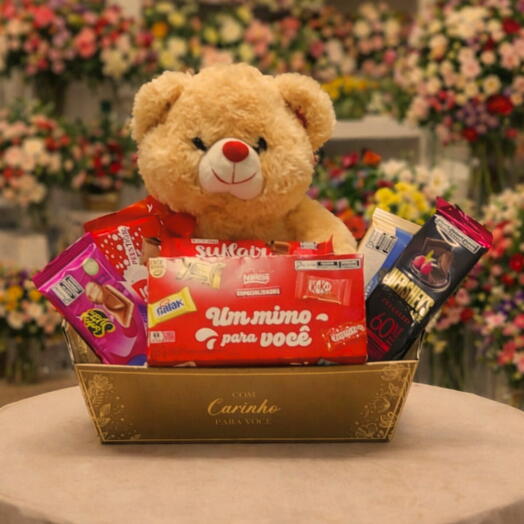 Cesta com Carinho com Chocolates e Urso de Pelucia