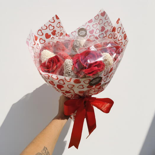 Dia das Mães - Buquê de chocolate com morangos e rosas Flor + kit