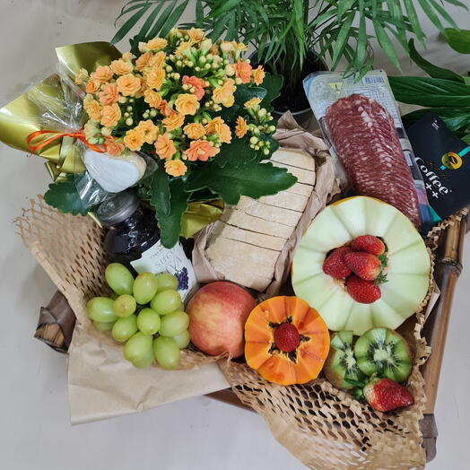 Cesta com Frutas e Cafe