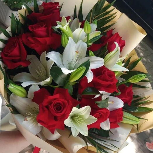 Buquê de Rosas com Lirio