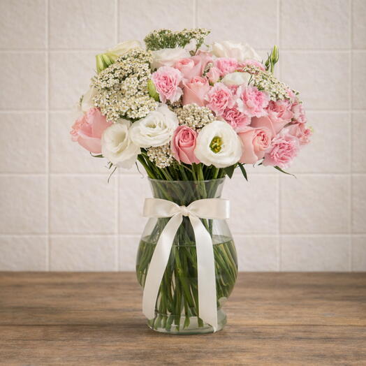 Arranjo Com Flores Mistas em Tons Suaves | La Floricultura