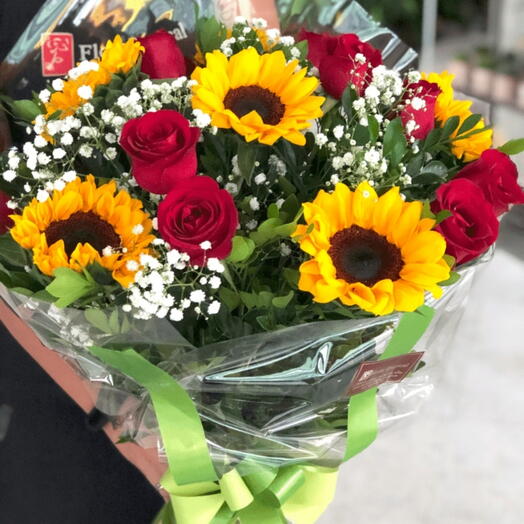 Buquê de Rosas e girassol 🌻🌹